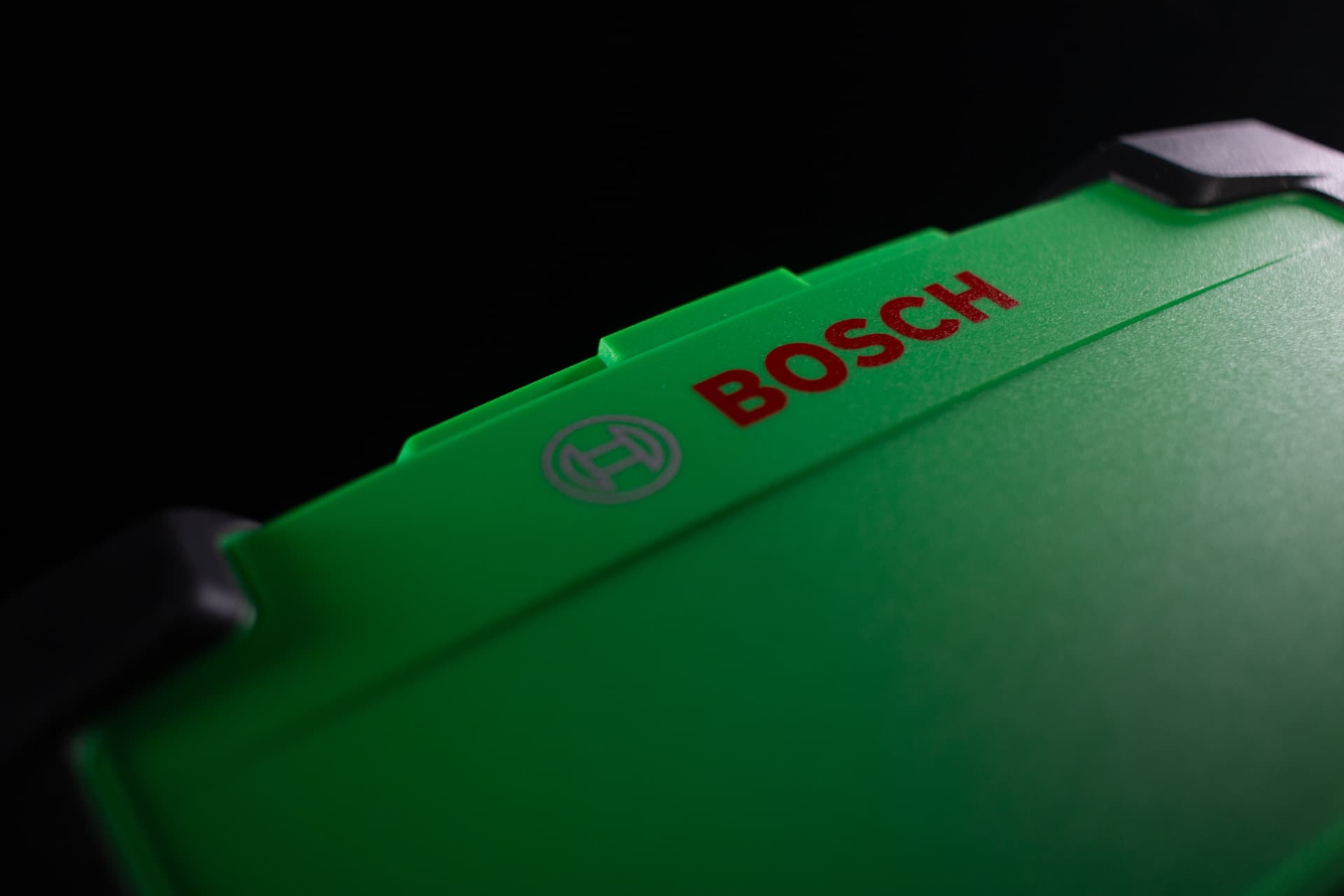 Detalhe da carcaça verde do scanner Bosch KTS 560